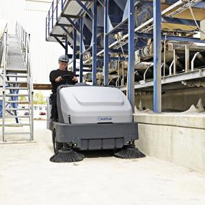 Nilfisk Advance SR1601 Rider Sweeper