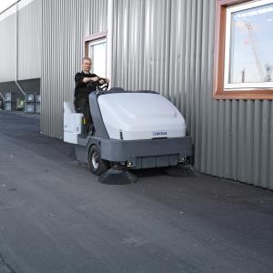 Nilfisk Advance SR1601 Rider Sweeper