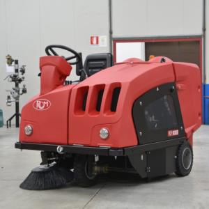 RCM Boxer Plus Rider Vacuum Sweeper