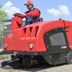 RCM Boxer Plus Rider Vacuum Sweeper